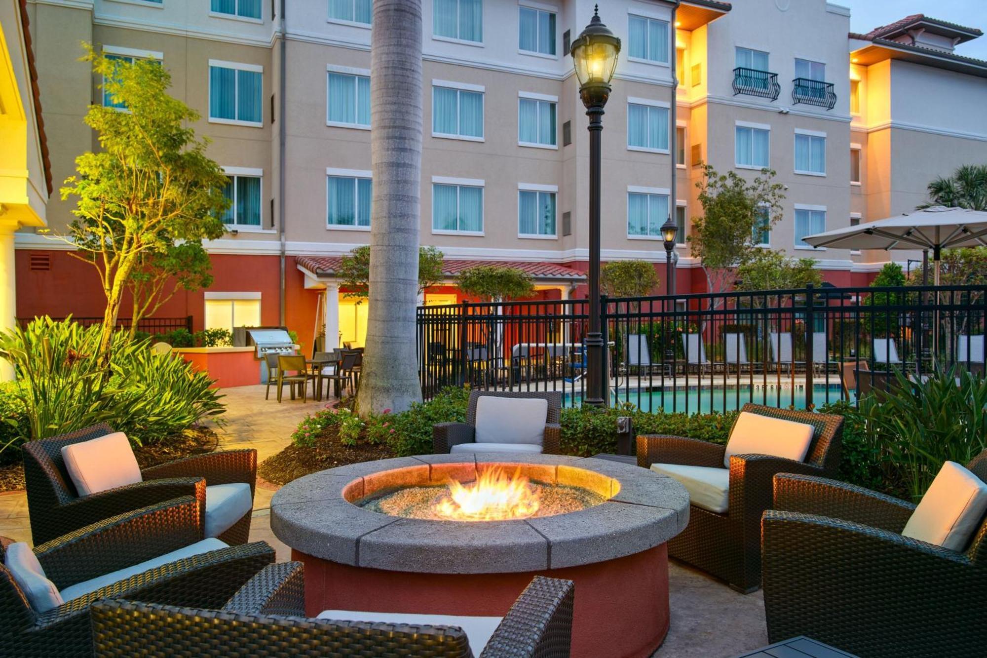 Residence Inn By Marriott Fort Myers At I-75 And Gulf Coast Town Center Estero Εξωτερικό φωτογραφία